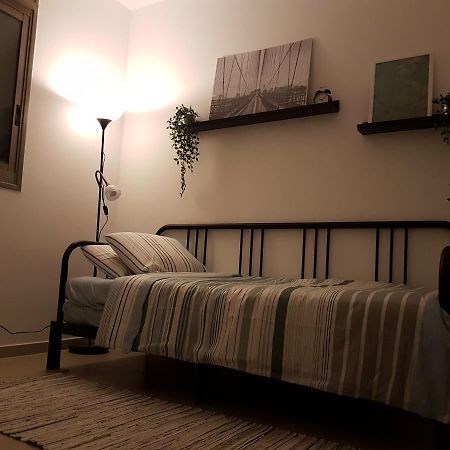 Private Bed/Bathroom In Netanya Esterno foto
