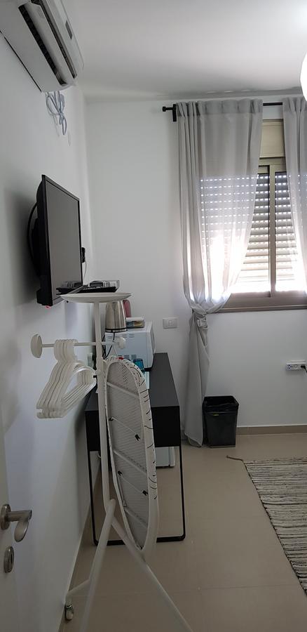 Private Bed/Bathroom In Netanya Esterno foto