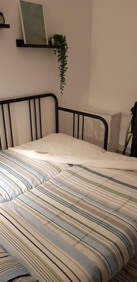 Private Bed/Bathroom In Netanya Esterno foto