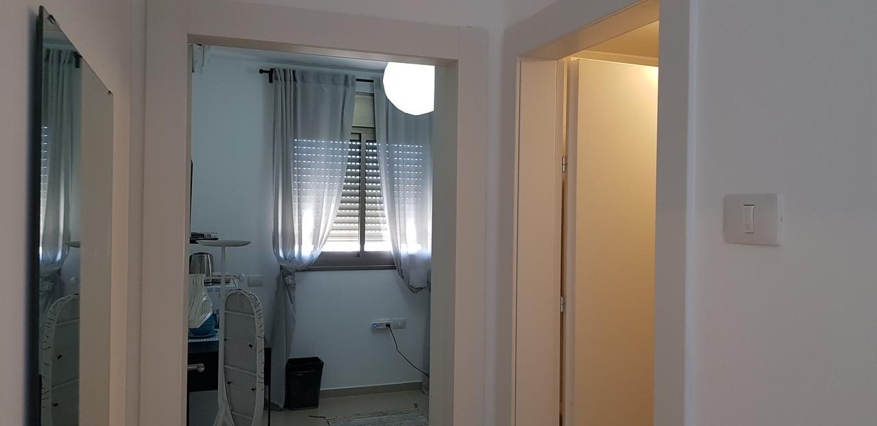 Private Bed/Bathroom In Netanya Esterno foto