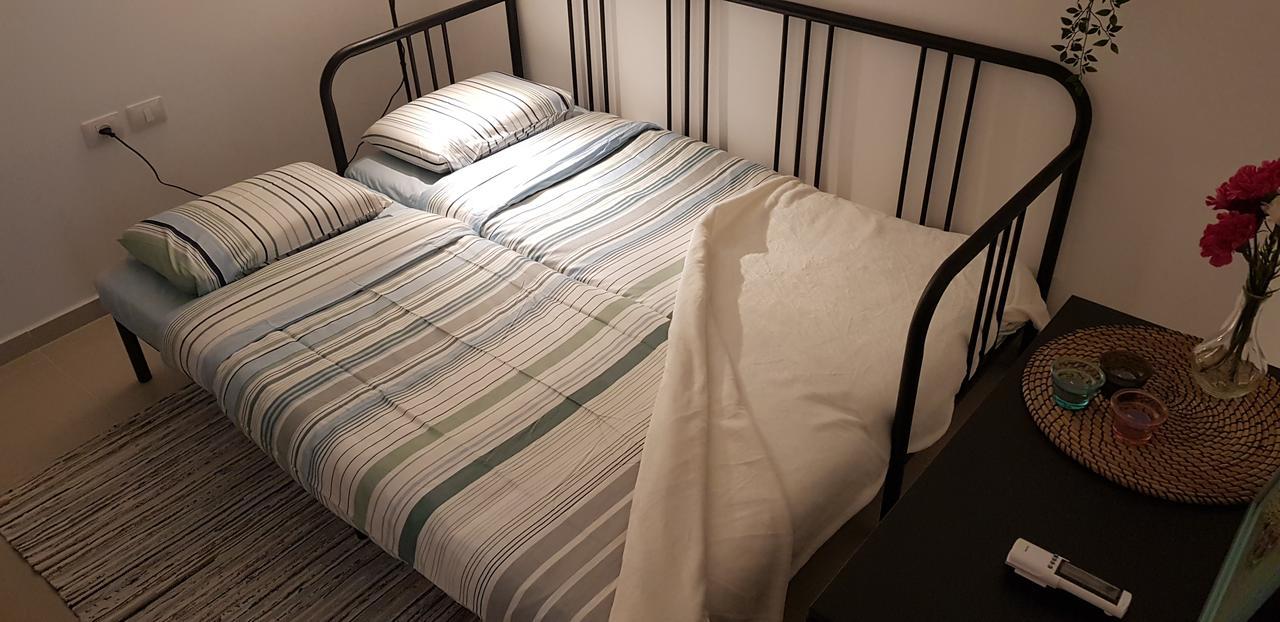 Private Bed/Bathroom In Netanya Esterno foto